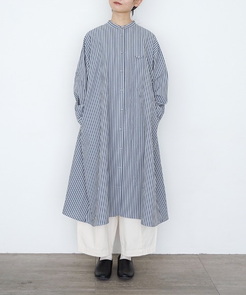 休日と詩(キュウジツトウタ)の「小さなポケットのロングシャツ(シャツ/ブラウス・レディース・ベージュ系その他/ブルー系その他・FREE)」の3枚目の写真
