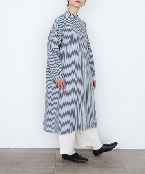 休日と詩(キュウジツトウタ)の「小さなポケットのロングシャツ(シャツ/ブラウス・レディース・ベージュ系その他/ブルー系その他・FREE)」の5枚目の写真