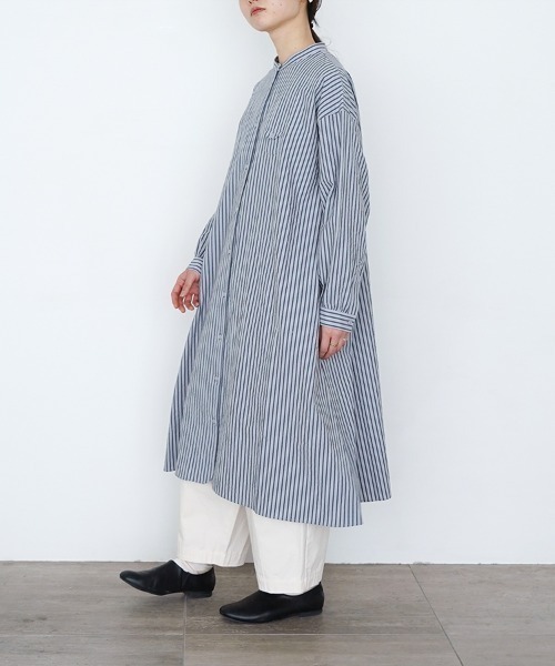 休日と詩(キュウジツトウタ)の「小さなポケットのロングシャツ(シャツ/ブラウス・レディース・ベージュ系その他/ブルー系その他・FREE)」の7枚目の写真