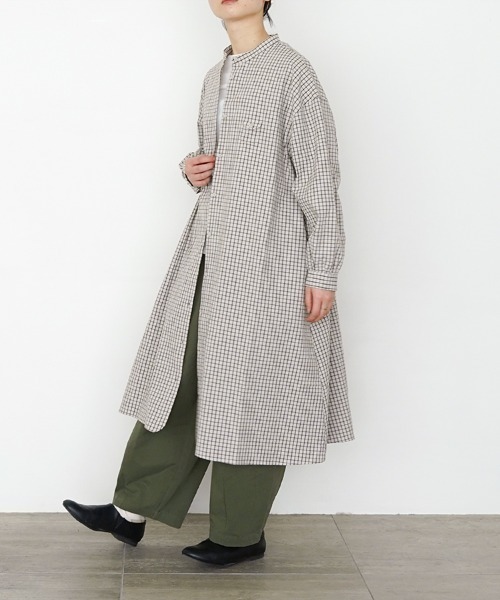 休日と詩(キュウジツトウタ)の「小さなポケットのロングシャツ(シャツ/ブラウス・レディース・ベージュ系その他/ブルー系その他・FREE)」の9枚目の写真