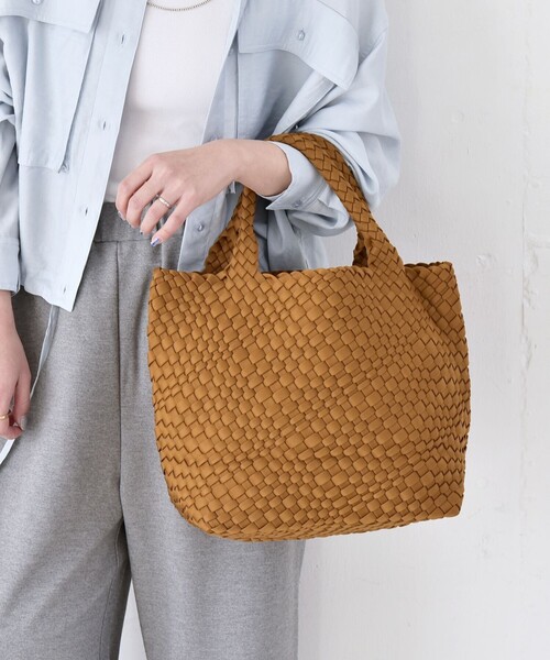 quaranciel(カランシエル)の「quaranciel: ポーチ付き メッシュ 編み込み トート バッグ(トートバッグ・レディース・ブラウン/ブラック・ONE SIZE)」の2枚目の写真