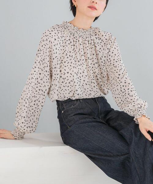 URBAN RESEARCH ROSSO WOMEN(アーバンリサーチ ロッソ)の「『WEB/一部店舗限定』ウォッシャブルランダムドットブラウス(シャツ/ブラウス・レディース・ブラック/ライトベージュ・FREE)」の4枚目の写真
