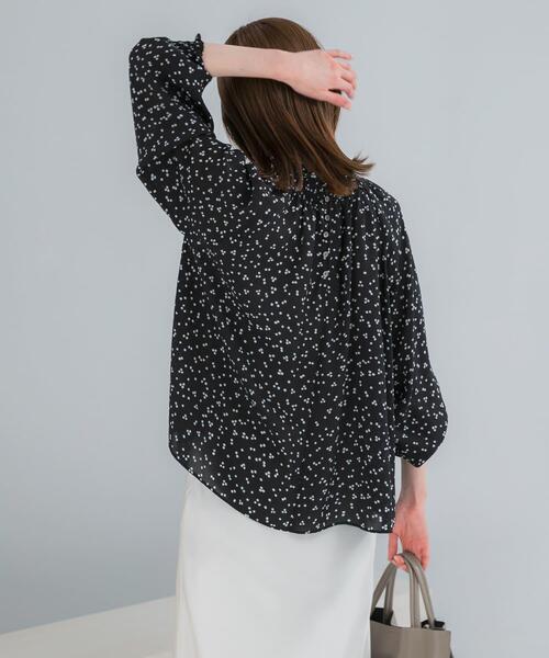 URBAN RESEARCH ROSSO WOMEN(アーバンリサーチ ロッソ)の「『WEB/一部店舗限定』ウォッシャブルランダムドットブラウス(シャツ/ブラウス・レディース・ブラック/ライトベージュ・FREE)」の14枚目の写真