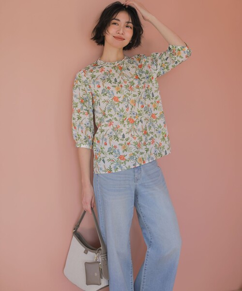 J.PRESS(ジェイプレス)の「【一枚で着映え】スパンボタニカル プリント クルーネック ブラウス(シャツ/ブラウス・レディース・ネイビー系5/ホワイト系5・T13/T15)」の5枚目の写真