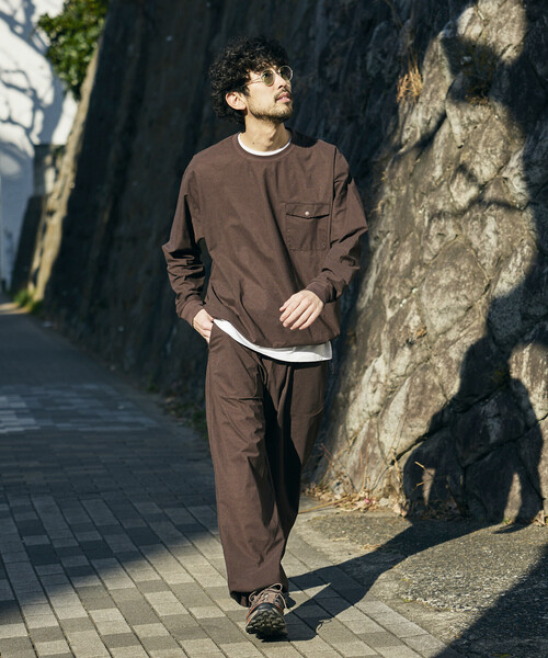 FREAK'S STORE(フリークスストア)の「パッカブル ロングスリーブ トラベルセットアップ Fabric by SOLOTEX(R) ミニバッグ付き(Tシャツ/カットソー・メンズ・チャコールグレー/ブラック/ネイビー/ブラウン/オリーブ・SMALL/MEDIUM/LARGE)」の19枚目の写真
