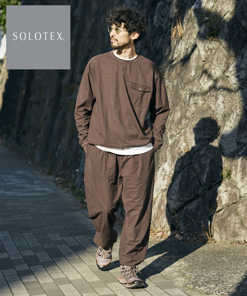 FREAK'S STORE(フリークスストア)の「パッカブル ロングスリーブ トラベルセットアップ Fabric by SOLOTEX(R) ミニバッグ付き(Tシャツ/カットソー・メンズ・チャコールグレー/ブラック/ネイビー/ブラウン/オリーブ・SMALL/MEDIUM/LARGE)」の6枚目の写真