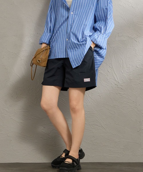 MARMOT（マーモット）の「【WEB先行予約】[Marmot/マーモット] 別注 ワンポイントワッペンロゴ ユーティリティー ショートパンツ（その他パンツ・レディース・ブラック/ブルー/グレー/ベージュ/ピンク・S/M/L）」の2枚目の写真