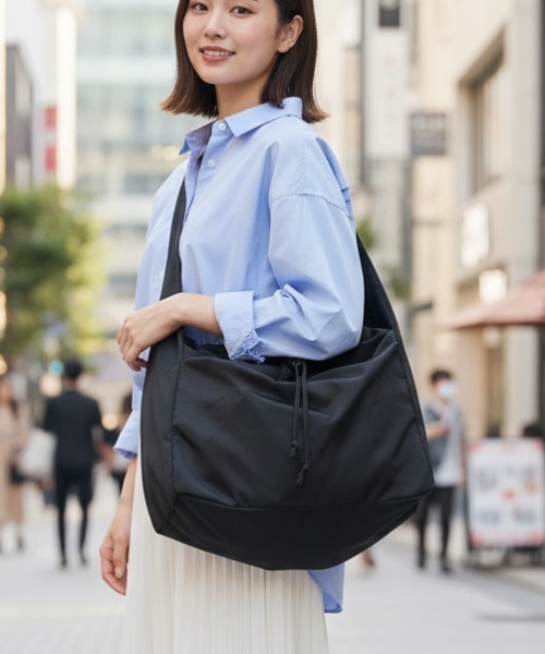 ボストン型ショルダーバッグ　ドローストリング仕様