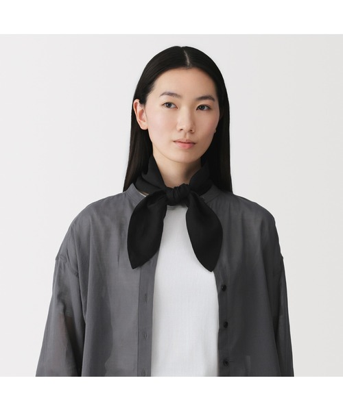 無印良品（ムジルシリョウヒン）の「ＵＶカットリヨセルリネンポケット付きスカーフ（バンダナ/スカーフ・レディース・ライトイエロー/ライトベージュ/ライトグリーン/ベージュ系/ネイビー系/ライトグレー/ブラック・FREE）」の2枚目の写真