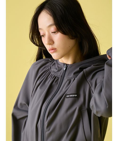 LILY BROWN(リリーブラウン)の「サンガード付きクールタッチラッシュガード(水着・レディース・チャコールグレー/ブルー/ホワイト・F)」の12枚目の写真