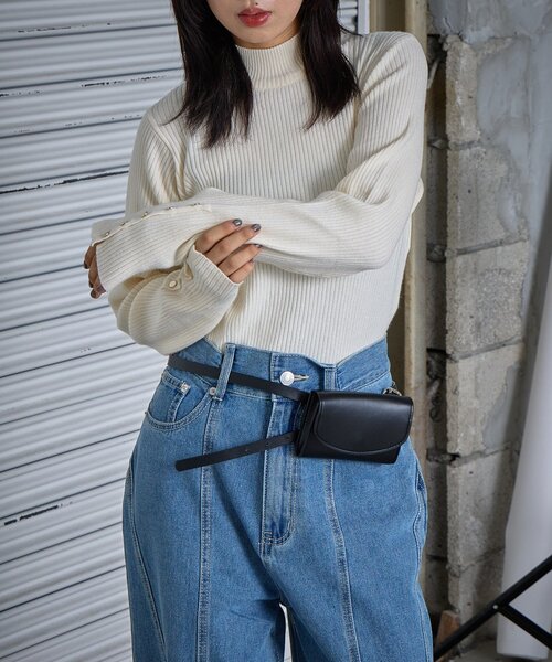 goocy(グーシー)の「【シンプルで合わせやすい/インナーにも◎】袖口ボタンタートルリブニット(ニット/セーター・レディース・ブルー/アイボリー/グレー・FREE)」の4枚目の写真