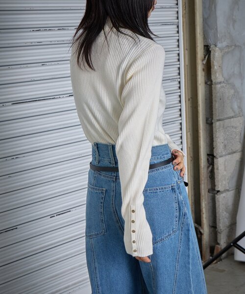 goocy(グーシー)の「【シンプルで合わせやすい/インナーにも◎】袖口ボタンタートルリブニット(ニット/セーター・レディース・ブルー/アイボリー/グレー・FREE)」の7枚目の写真