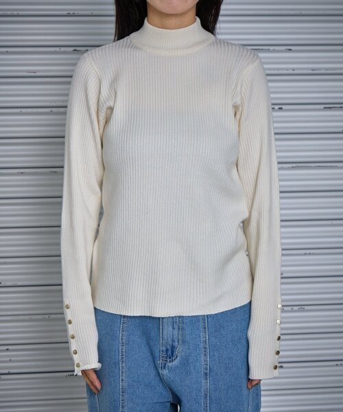 goocy(グーシー)の「【シンプルで合わせやすい/インナーにも◎】袖口ボタンタートルリブニット(ニット/セーター・レディース・ブルー/アイボリー/グレー・FREE)」の12枚目の写真