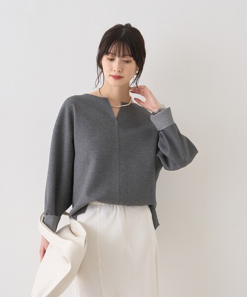 Rouge vif（ルージュヴィフ）の「ダブルフェイスプルオーバーブラウス/春服/オフィスカジュアル/レイヤードトップス/手洗い可能（シャツ/ブラウス・レディース・ホワイト/チャコールグレー/ベージュ・フリー）」の6枚目の写真