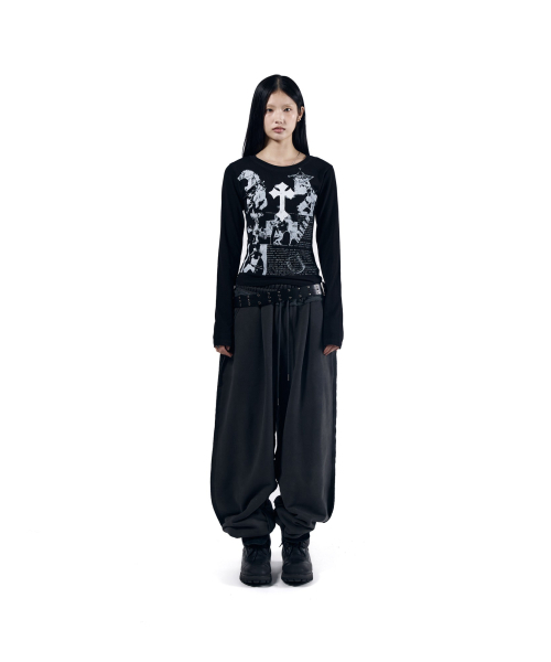 AAKAM(アーカム)の「Cross Paper Long Sleeve (Black)(Tシャツ/カットソー・レディース・その他・1/2)」の4枚目の写真