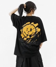 minsobi（ミンソビ）の「アートブラッシュ スマイルグラフィック ビッグTシャツ（ユニセックス）（Tシャツ/カットソー）」