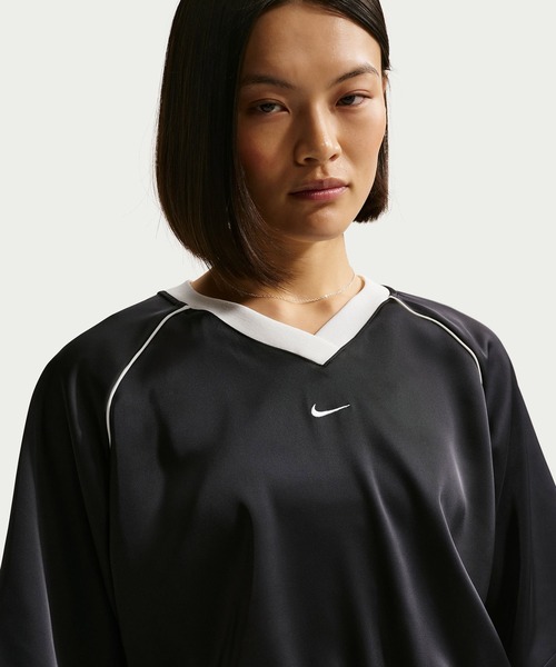 NIKE（ナイキ）の「NIKE AS WMNS NSW OFFLN WVN STN SS TOP / ナイキ ウィメンズ NSW OFFLN WVN STN SS トップ 【SP】（Tシャツ/カットソー・レディース・パープル/ブラック/ホワイト・S/M/L）」の4枚目の写真
