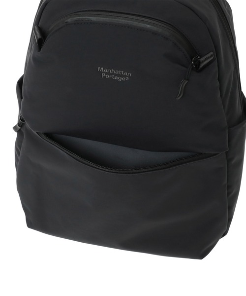Manhattan Portage(マンハッタンポーテージ)の「NEUES ROOSEVELT ISLAND BACKPACK TUSSAH PVC(バックパック/リュック・メンズ・ブラック・MEDIUM)」の2枚目の写真