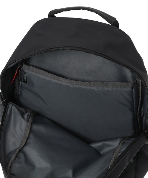 Manhattan Portage(マンハッタンポーテージ)の「NEUES ROOSEVELT ISLAND BACKPACK TUSSAH PVC(バックパック/リュック・メンズ・ブラック・MEDIUM)」の5枚目の写真