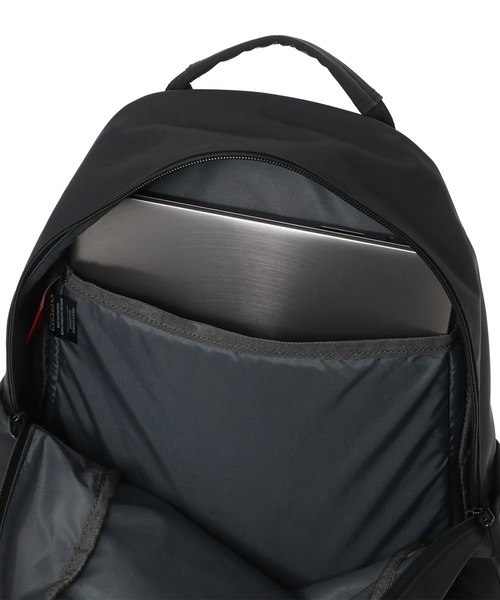 Manhattan Portage(マンハッタンポーテージ)の「NEUES ROOSEVELT ISLAND BACKPACK TUSSAH PVC(バックパック/リュック・メンズ・ブラック・MEDIUM)」の8枚目の写真