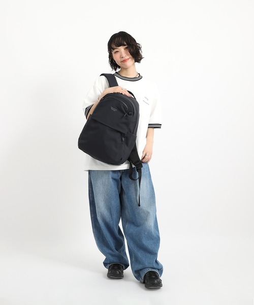 Manhattan Portage(マンハッタンポーテージ)の「NEUES ROOSEVELT ISLAND BACKPACK TUSSAH PVC(バックパック/リュック・メンズ・ブラック・MEDIUM)」の12枚目の写真