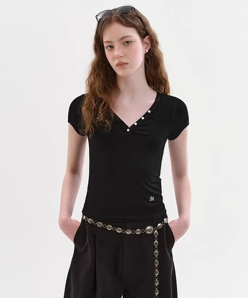 Fano Studios(ファノ ストゥディオズ)の「ハーフボタン シンプル Vネックトップス FX26S126【Fano Studios】【2026SS】(Tシャツ/カットソー・レディース・ピンク/ホワイト/ブラック・L/S/M)」の5枚目の写真