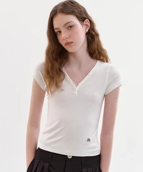 Fano Studios(ファノ ストゥディオズ)の「ハーフボタン シンプル Vネックトップス FX26S126【Fano Studios】【2026SS】(Tシャツ/カットソー・レディース・ピンク/ホワイト/ブラック・L/S/M)」の10枚目の写真