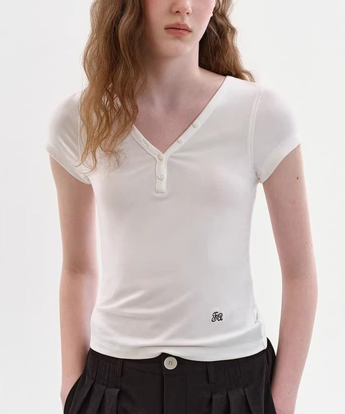Fano Studios(ファノ ストゥディオズ)の「ハーフボタン シンプル Vネックトップス FX26S126【Fano Studios】【2026SS】(Tシャツ/カットソー・レディース・ピンク/ホワイト/ブラック・L/S/M)」の11枚目の写真