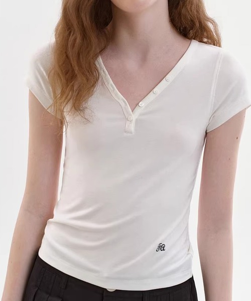 Fano Studios(ファノ ストゥディオズ)の「ハーフボタン シンプル Vネックトップス FX26S126【Fano Studios】【2026SS】(Tシャツ/カットソー・レディース・ピンク/ホワイト/ブラック・L/S/M)」の12枚目の写真