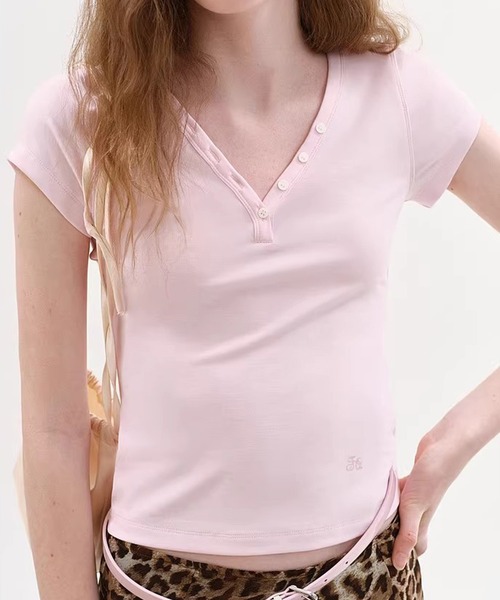 Fano Studios(ファノ ストゥディオズ)の「ハーフボタン シンプル Vネックトップス FX26S126【Fano Studios】【2026SS】(Tシャツ/カットソー・レディース・ピンク/ホワイト/ブラック・L/S/M)」の19枚目の写真