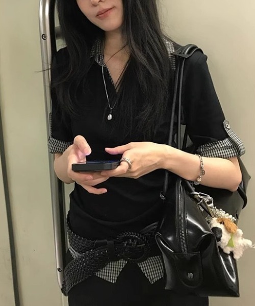 Alvia(アルビア)の「切り替えフェイクレイヤードTシャツ(Tシャツ/カットソー・レディース・ブラック・M)」の5枚目の写真