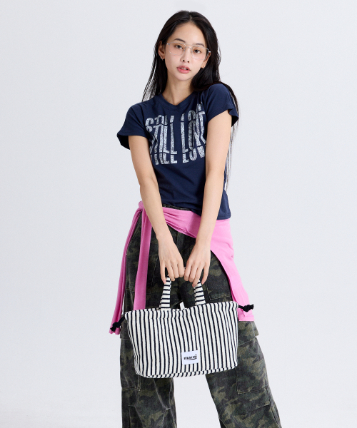 MACNI（マクニ）の「TERRY STRING PUFFY BAG NAVY（トートバッグ・レディース・ネイビー・FREE）」の2枚目の写真