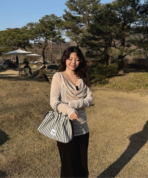 MACNI（マクニ）の「TERRY STRING PUFFY BAG NAVY（トートバッグ・レディース・ネイビー・FREE）」の4枚目の写真