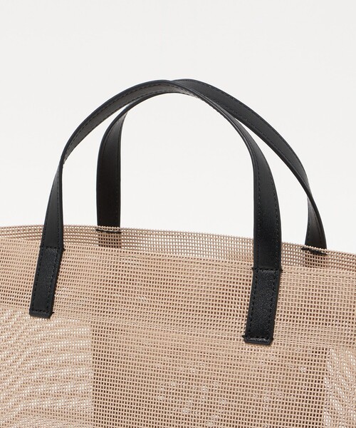 UNITED ARROWS(ユナイテッドアローズ)の「コンビ メッシュ トートバッグ M(トートバッグ・レディース・ブラック/グレー系/ネイビー/ベージュ・FREE)」の15枚目の写真