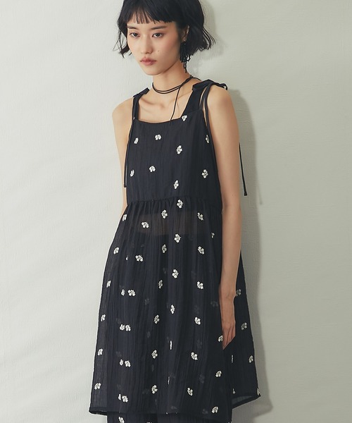 ANOTHER S(アナザーエス)の「【セットアップ対応】小花刺繍キャミワンピース(Tシャツ/カットソー・レディース・ブラック/オフホワイト・M)」の2枚目の写真