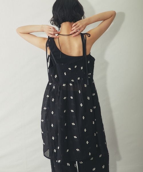 ANOTHER S(アナザーエス)の「【セットアップ対応】小花刺繍キャミワンピース(Tシャツ/カットソー・レディース・ブラック/オフホワイト・M)」の6枚目の写真