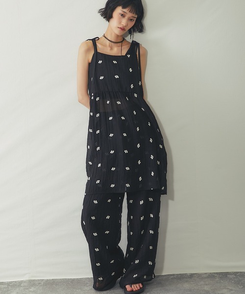 ANOTHER S(アナザーエス)の「【セットアップ対応】小花刺繍キャミワンピース(Tシャツ/カットソー・レディース・ブラック/オフホワイト・M)」の5枚目の写真