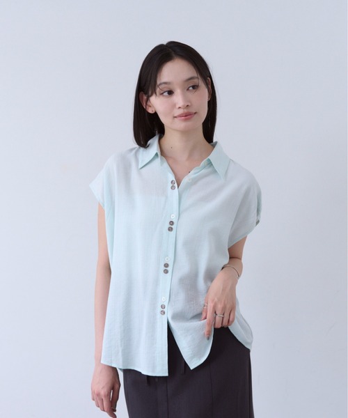 SOYEN(ソイエン)の「2WAYトリプルボタンカシュクールシアーフレンチスリーブシャツ アシンメトリー(シャツ/ブラウス・レディース・ブルー/ホワイト・F)」の7枚目の写真
