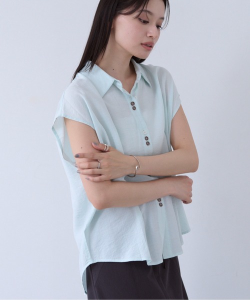 SOYEN(ソイエン)の「2WAYトリプルボタンカシュクールシアーフレンチスリーブシャツ アシンメトリー(シャツ/ブラウス・レディース・ブルー/ホワイト・F)」の5枚目の写真