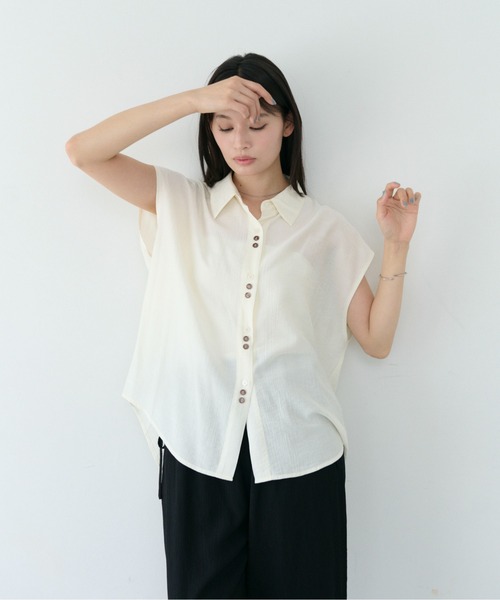 SOYEN(ソイエン)の「2WAYトリプルボタンカシュクールシアーフレンチスリーブシャツ アシンメトリー(シャツ/ブラウス・レディース・ブルー/ホワイト・F)」の8枚目の写真