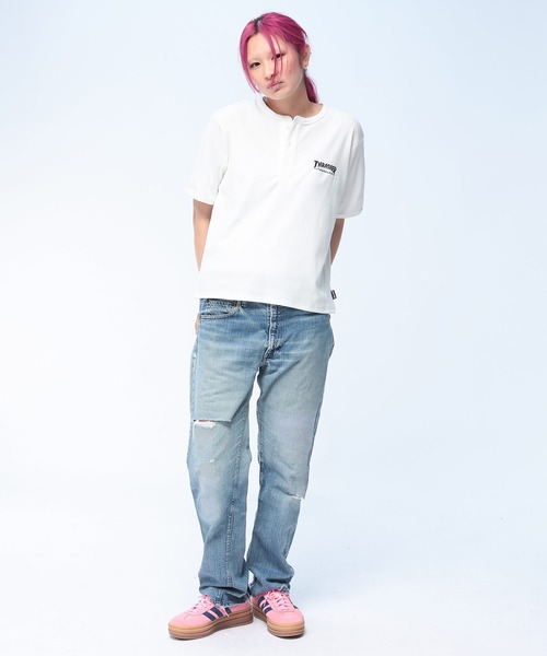 THRASHER(スラッシャー)の「THRASHER (スラッシャー) ヘンリーネック Tシャツ 半袖 ロゴ刺繍 リブ編み ボックスシルエット ユニセックス(Tシャツ/カットソー・メンズ・ホワイト/ブラック/グレー・L/M)」の4枚目の写真