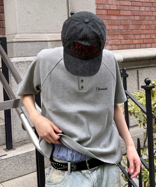 kutir(クティール)の「HENLEY NECK ASSORTED RAGLAN SHORT SLEEVE THERMAL/ヘンリーネックアソートラグラン半袖サーマル(Tシャツ/カットソー・メンズ・ブラック/カーキ/杢グレー/ブラック系1/ネイビー/ブラック系・MEDIUM/LARGE)」の4枚目の写真