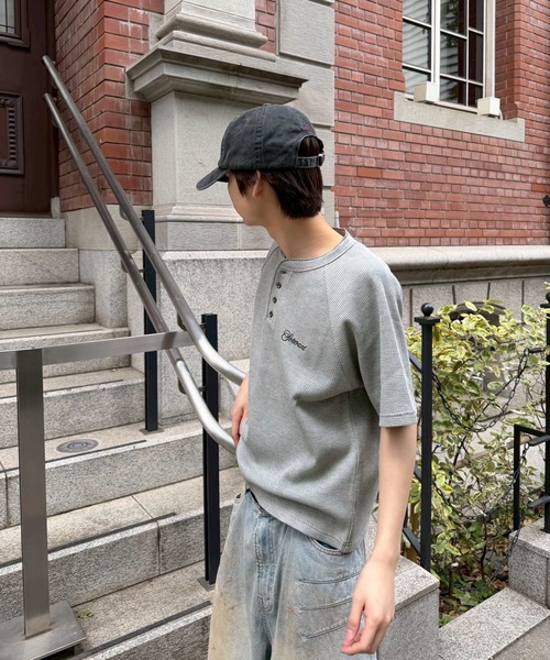 kutir(クティール)の「HENLEY NECK ASSORTED RAGLAN SHORT SLEEVE THERMAL/ヘンリーネックアソートラグラン半袖サーマル(Tシャツ/カットソー・メンズ・ブラック/カーキ/杢グレー/ブラック系1/ネイビー/ブラック系・MEDIUM/LARGE)」の7枚目の写真