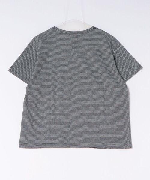 a.p.o.v.(エーピーオービー)の「a.p.o.v. クロップド丈オーバーサイズマイクロボーダーTシャツ(Tシャツ/カットソー・メンズ・グレー/ブラック/レッド・ONESIZE)」の4枚目の写真