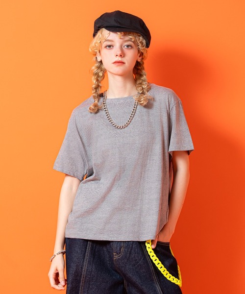 a.p.o.v.(エーピーオービー)の「a.p.o.v. クロップド丈オーバーサイズマイクロボーダーTシャツ(Tシャツ/カットソー・メンズ・グレー/ブラック/レッド・ONESIZE)」の2枚目の写真