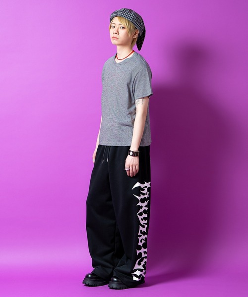 a.p.o.v.(エーピーオービー)の「a.p.o.v. クロップド丈オーバーサイズマイクロボーダーTシャツ(Tシャツ/カットソー・メンズ・グレー/ブラック/レッド・ONESIZE)」の7枚目の写真