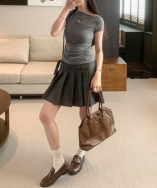 Girly Doll(ガーリードール)の「リボンディティールサイドギャザーTシャツ(Tシャツ/カットソー・レディース・グレー/ホワイト/ブラック・F)」の6枚目の写真