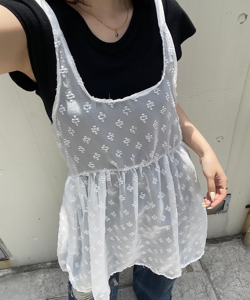 ROGER AND RAW(ロジャーアンドロウ)の「花柄ジャガード シアーキャミチュニック(キャミソール・レディース・ホワイト/ブラック・FREE)」の1枚目の写真