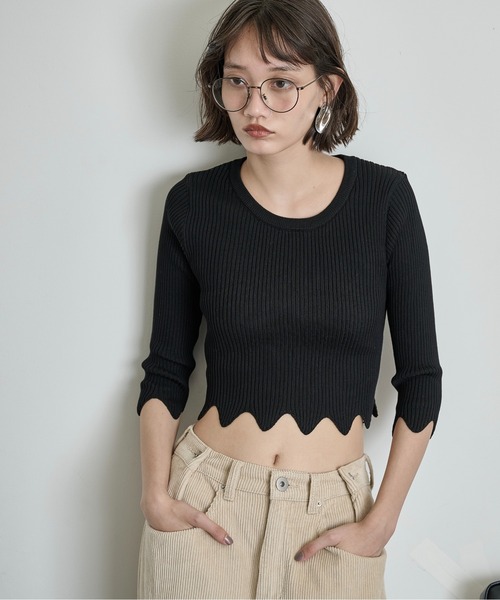 THE YOn(ザヨン)の「スカラップヘムクロップドリブニットトップス(ニット/セーター・レディース・ブラック/ラベンダー/ブラウン/アイボリー・FREE)」の6枚目の写真