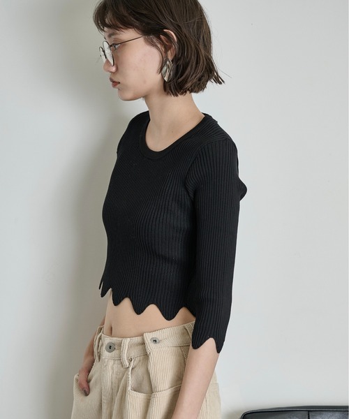 THE YOn(ザヨン)の「スカラップヘムクロップドリブニットトップス(ニット/セーター・レディース・ブラック/ラベンダー/ブラウン/アイボリー・FREE)」の7枚目の写真